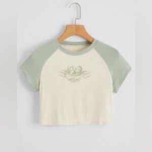 EUC cropped short sleeve t shirt